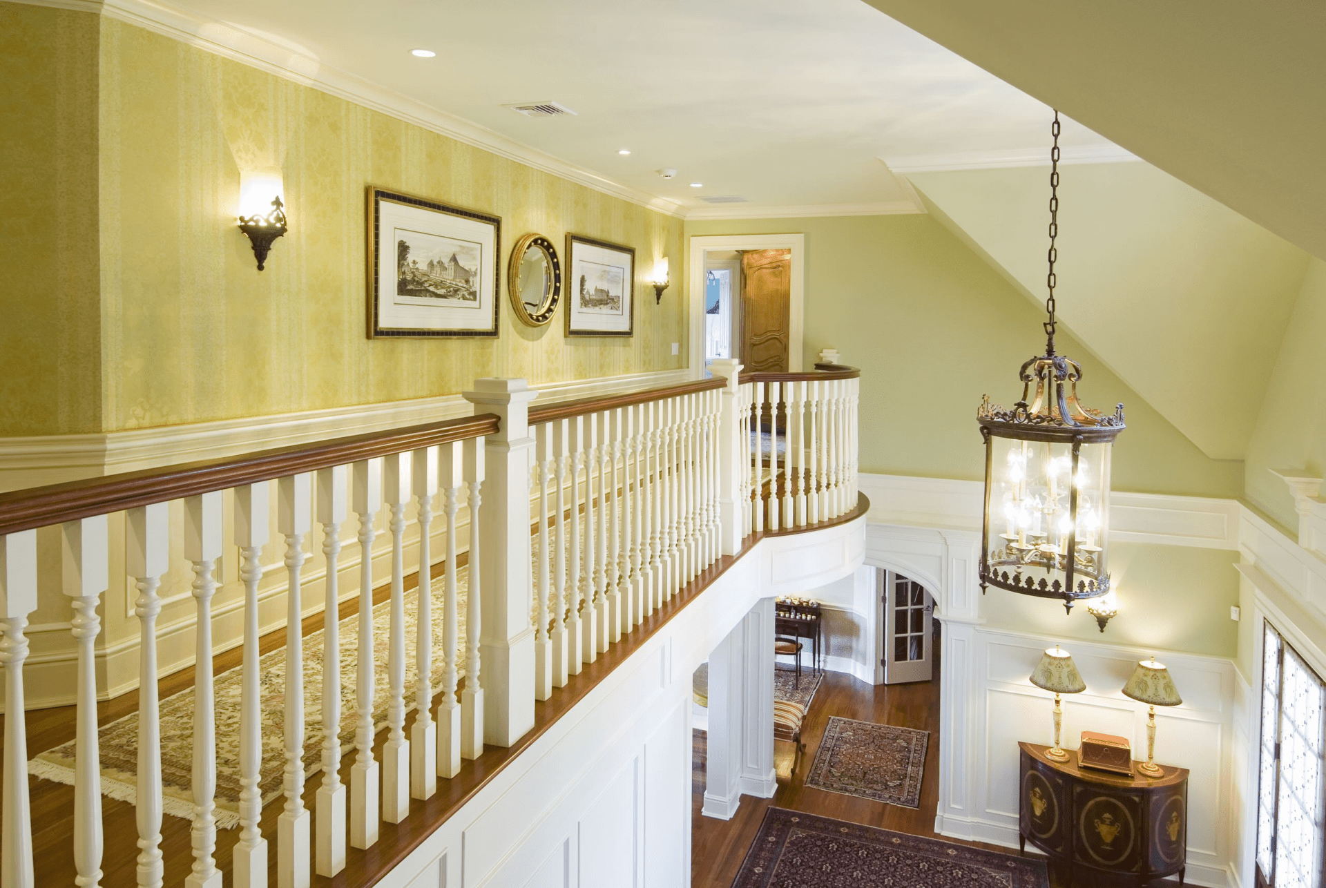 Upstairs Hallway Ideas: How to Decorate the Upstairs